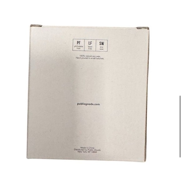 Public Goods Cedar & Suede Soy
Candle with 3 wicks Size 12.3oz - Picture 6 of 6